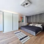 Bona Dea - Trogir Area 玛里纳