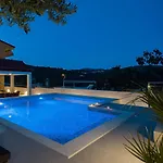 Bona Dea - Trogir Area *