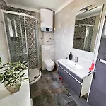 Bona Dea - Trogir Area 玛里纳