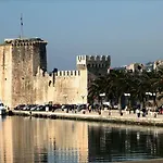 Bona Dea - Trogir Area *