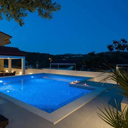 Bona Dea - Trogir Area *