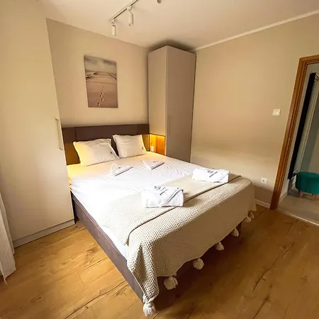 Bona Dea - Trogir Area 玛里纳