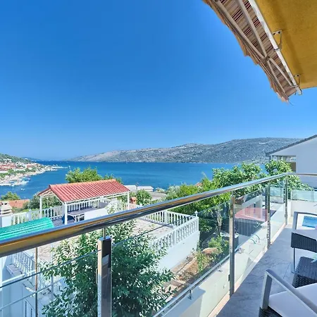 Bona Dea - Trogir Area